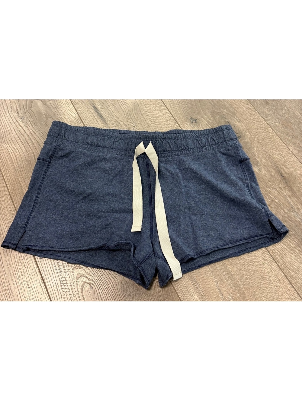 Lululemon heather navy shorts size 8
